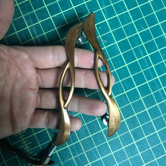 33 Vintage brass/copper antique cupboard drawer pulls - Picture 2 of 5